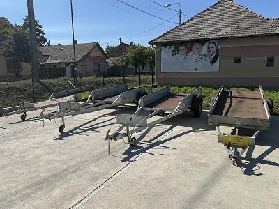 Hosszúanyag szállító utánfutók